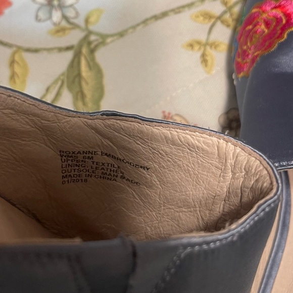 Kenneth Cole New York Pointed Toe Floral Embroidered Flats - Picture 5 of 16